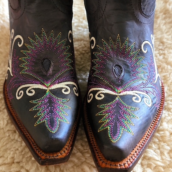 **HOST PICK!!**🎉🎉 Fabulous Tony Lama Peacock Feather Cowgirl  Boots 🦚 - Picture 3 of 16
